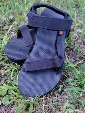 Original Universal Teva Black Open-Toe Adjustable Strap Sandals M SZ 6 W SZ 8